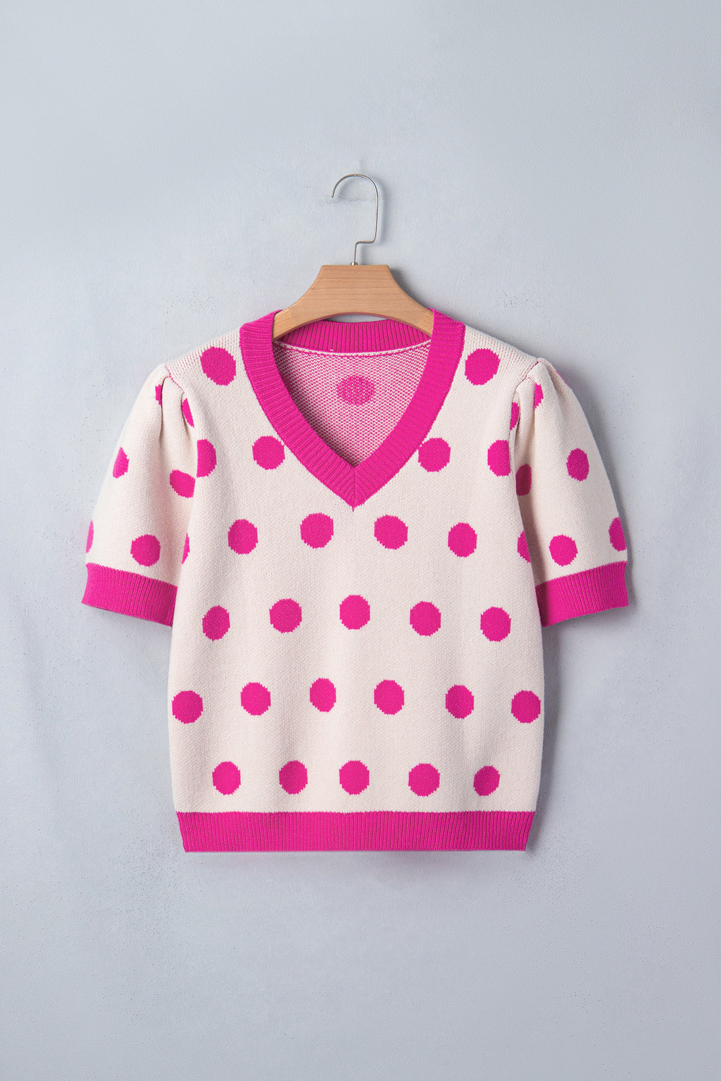 Pull Bleu Ciel à Pois Blancs – Col en V, Manches Courtes Bouffantes
