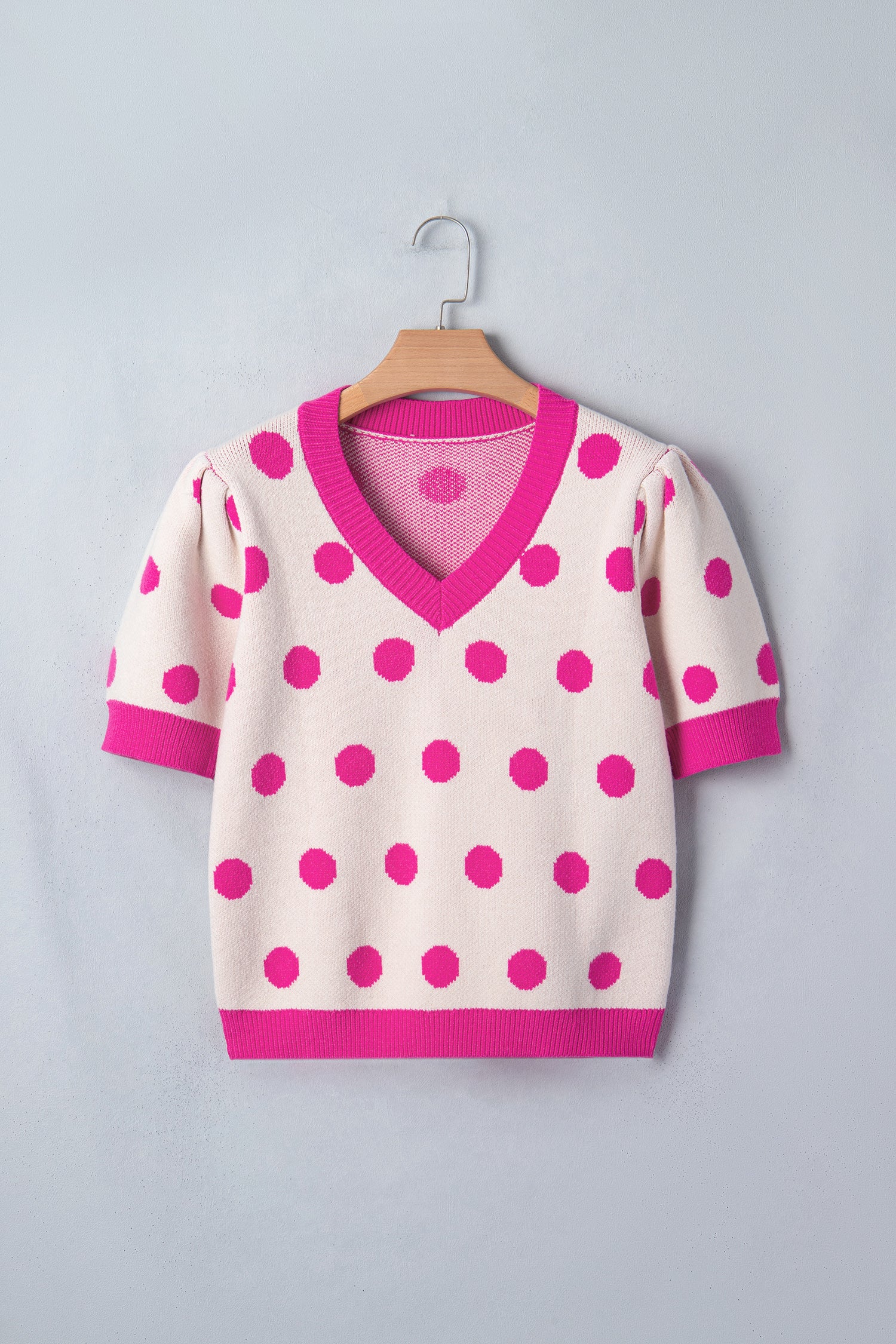 Pull Bleu Ciel à Pois Blancs – Col en V, Manches Courtes Bouffantes