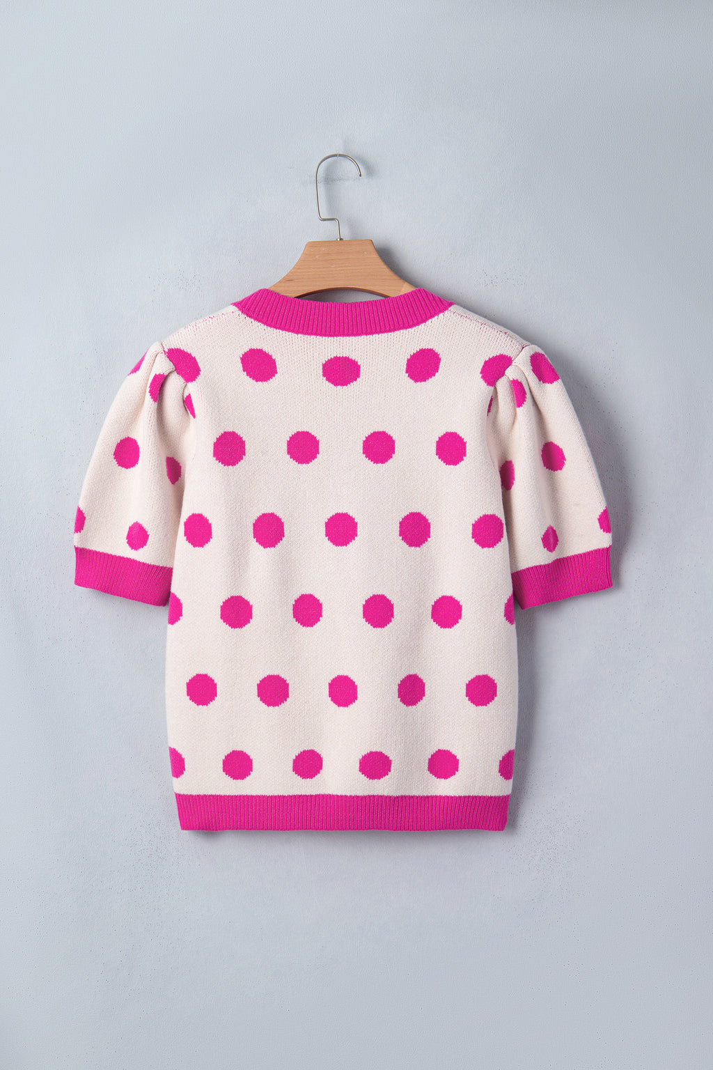 Pull Bleu Ciel à Pois Blancs – Col en V, Manches Courtes Bouffantes