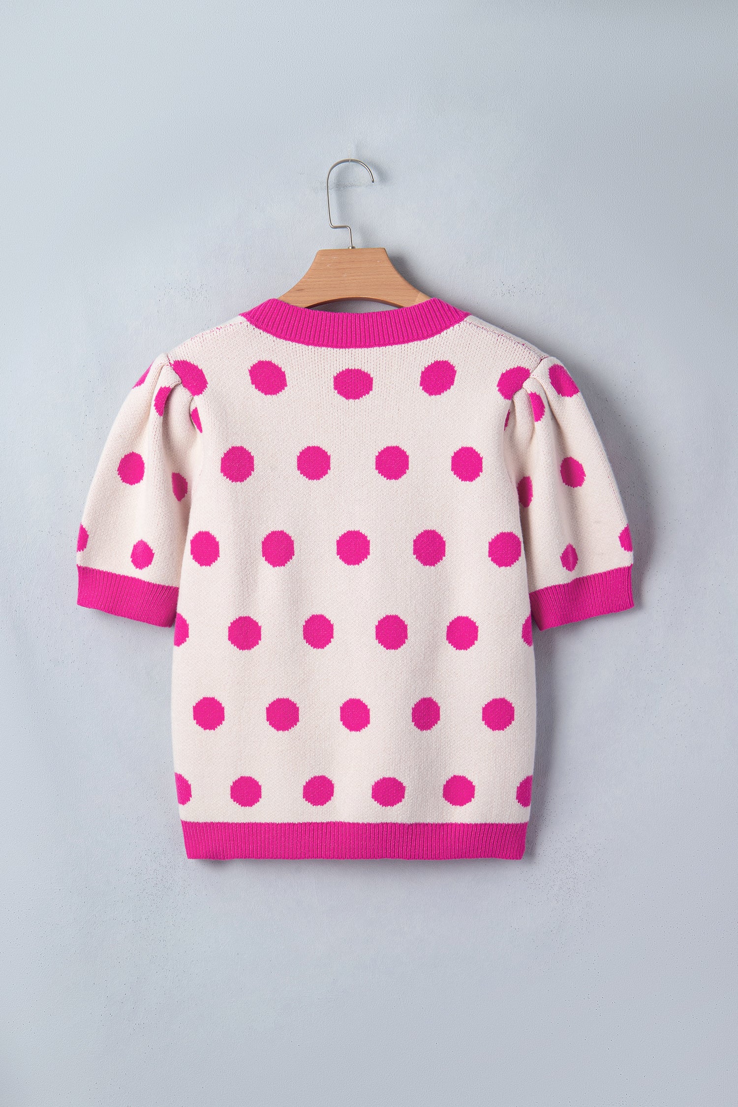 Pull Bleu Ciel à Pois Blancs – Col en V, Manches Courtes Bouffantes