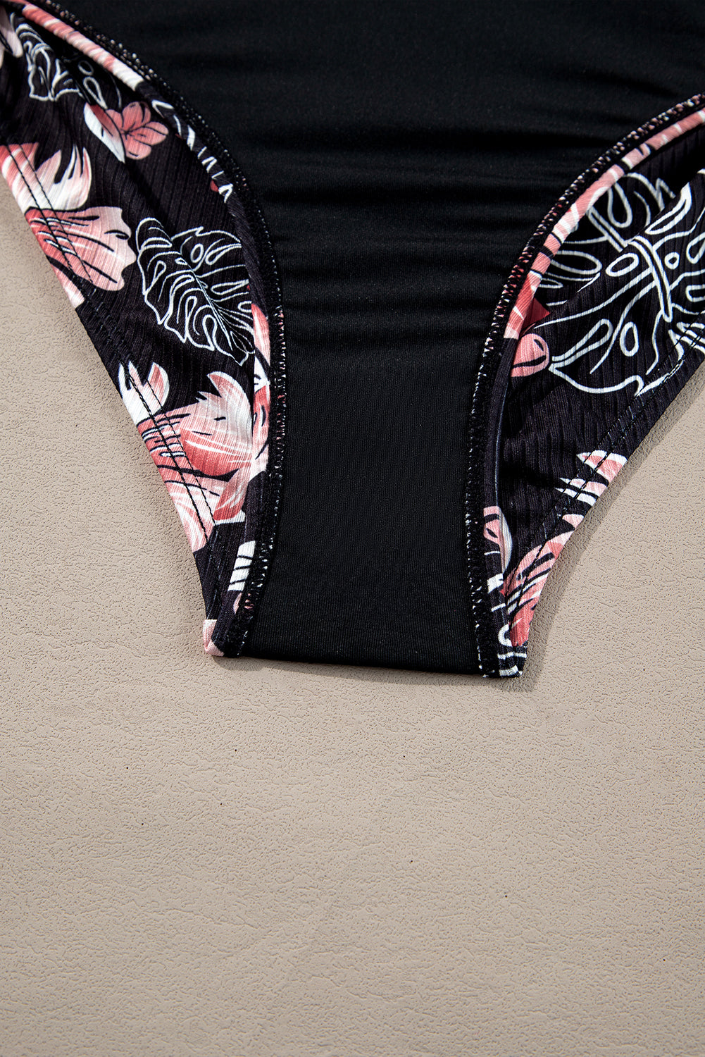 Maillot de bain bikini 2 pièces noir côtelé taille haute — haut col V dos nu et bas taille haute