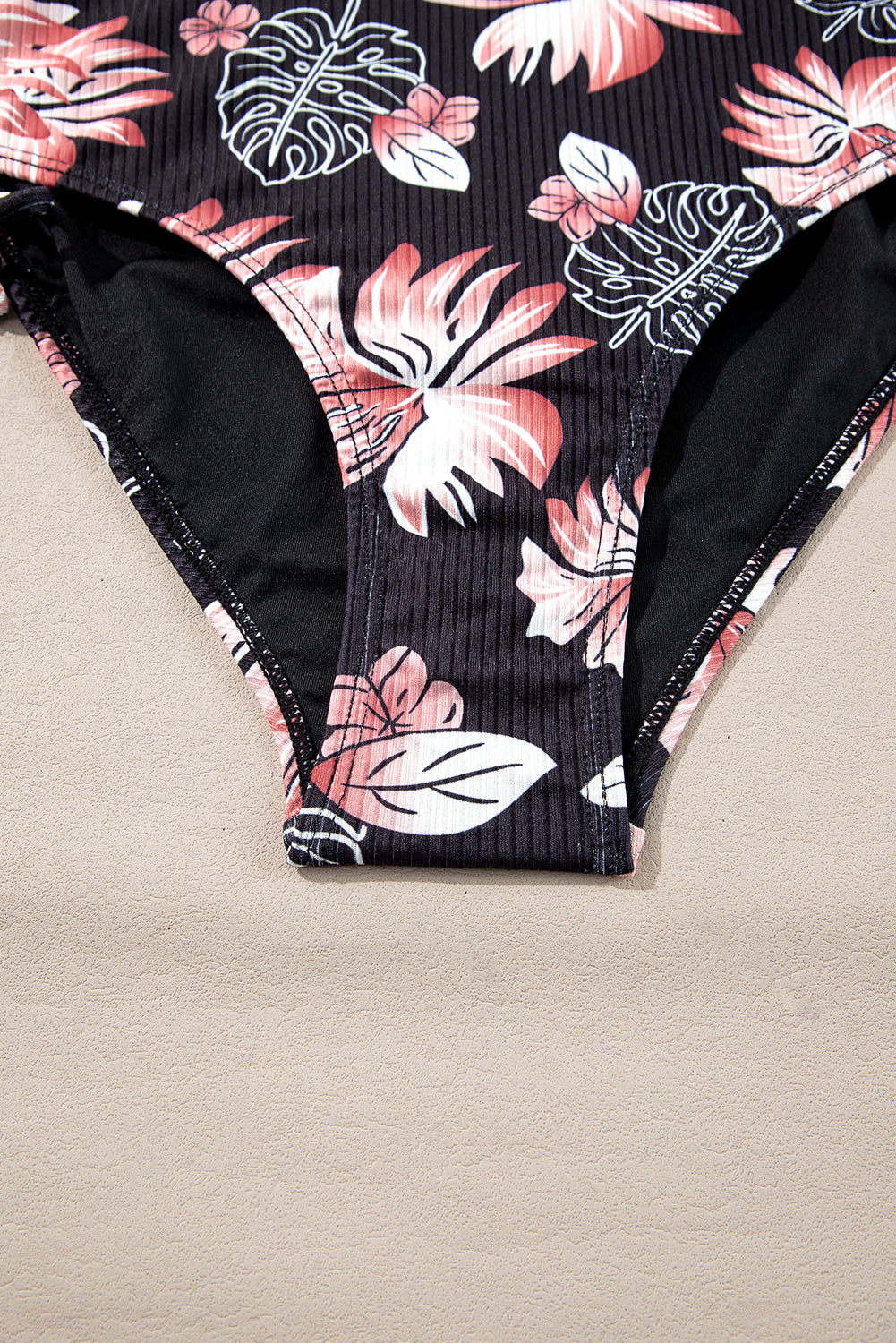 Maillot de bain bikini 2 pièces noir côtelé taille haute — haut col V dos nu et bas taille haute