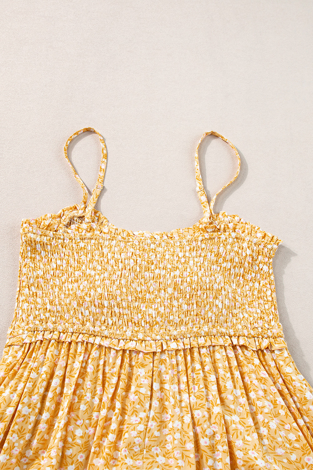 Robe longue jaune à volants & smocks — Imprimé floral bohème