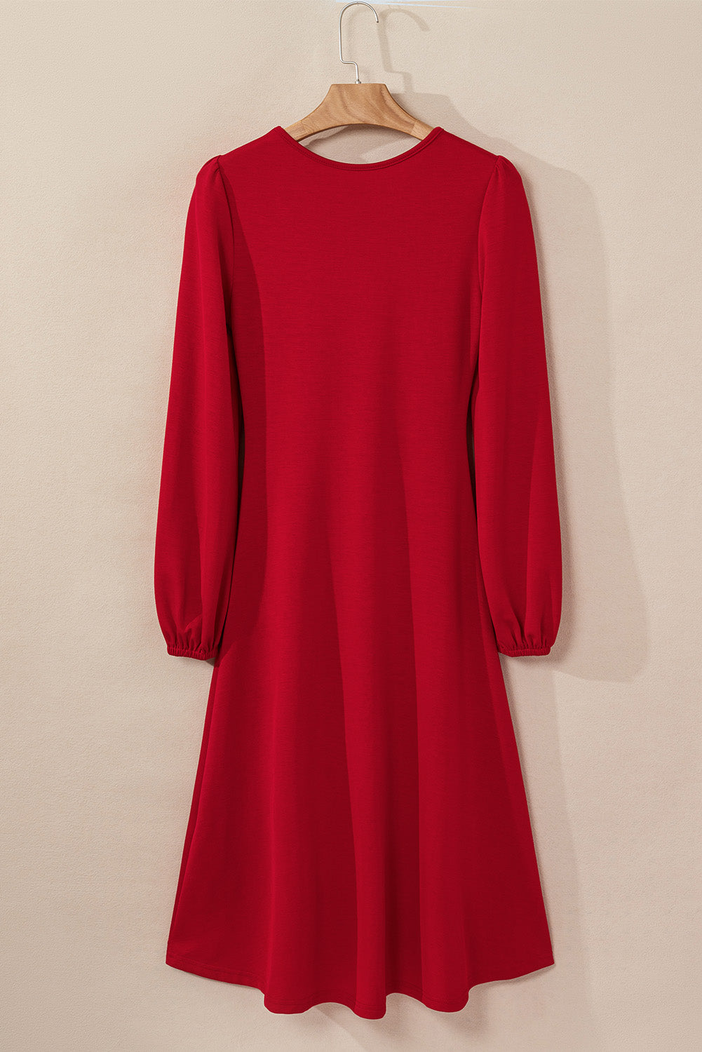 Robe midi ajustée-évasée à manches bouffantes et fronces à la taille — rouge ardent / noir