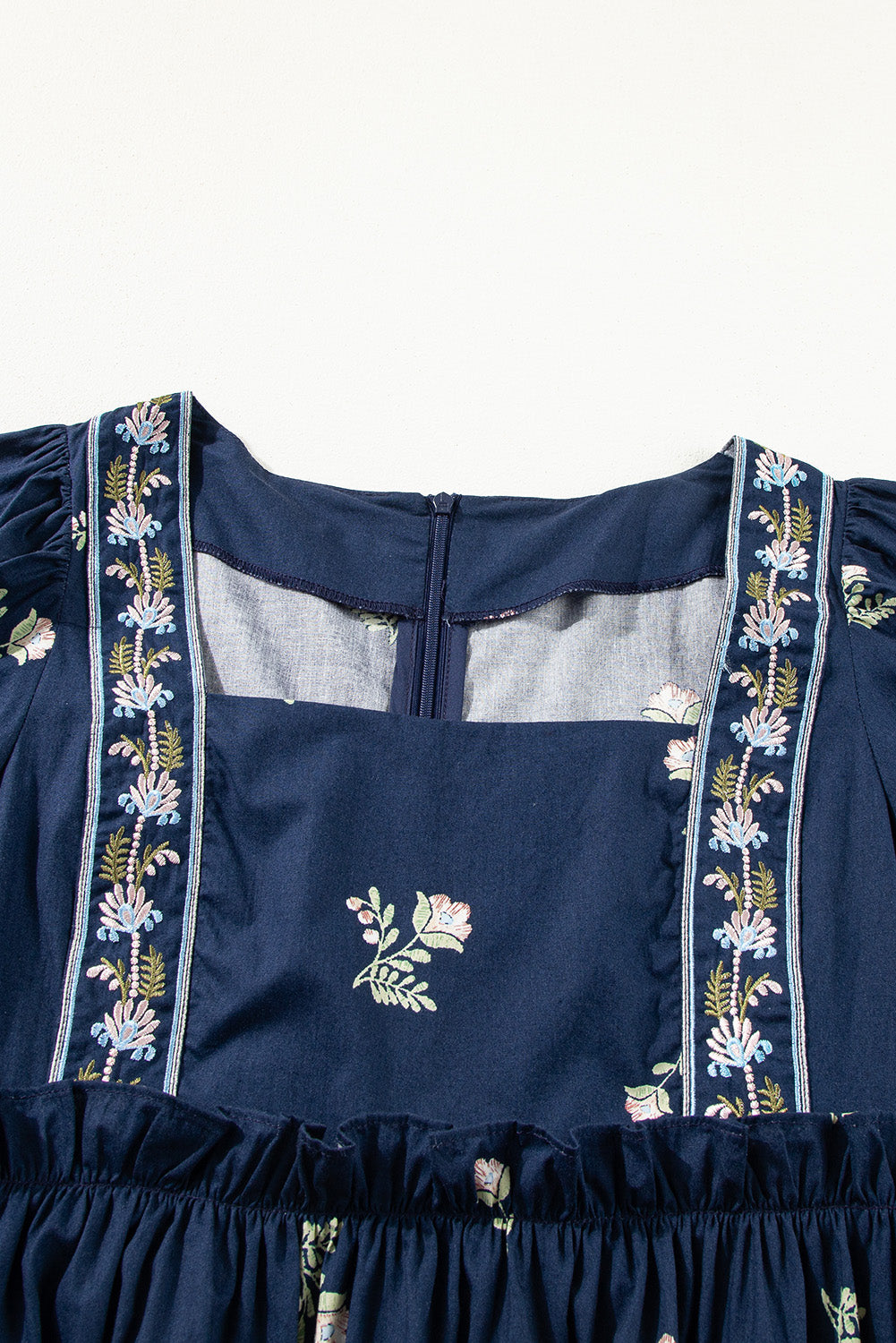 Robe Babydoll Bleue – Imprimé Floral & Manches Longues Bouffantes
