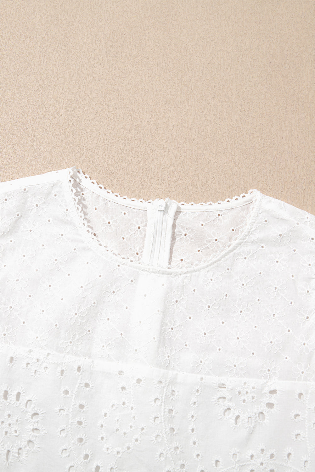 Robe Droite Blanche à Broderie Anglaise Ajourée Sans Manches
