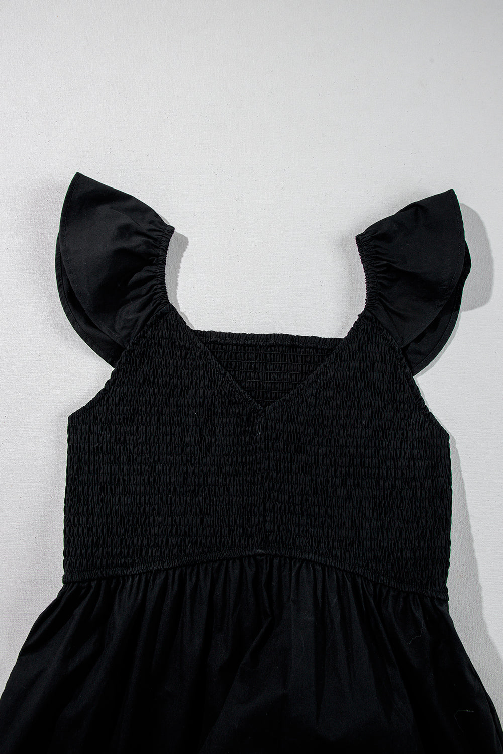 Robe longue à col V, corsage smocké et manches papillon