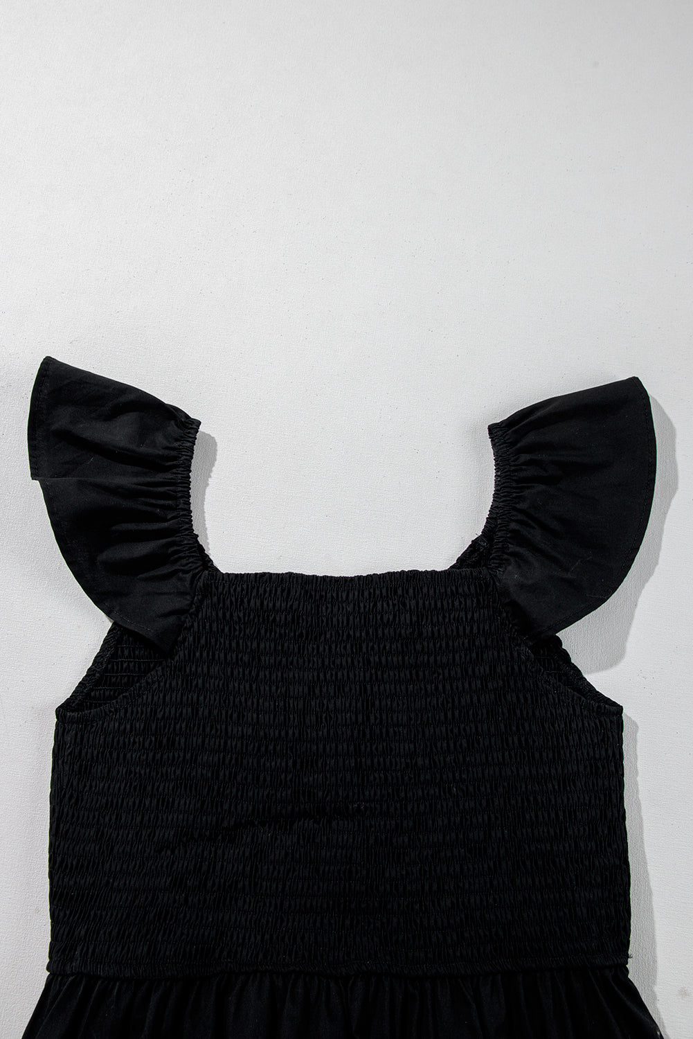Robe longue à col V, corsage smocké et manches papillon