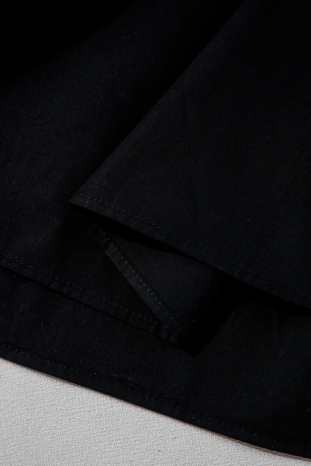 Robe longue à col V, corsage smocké et manches papillon