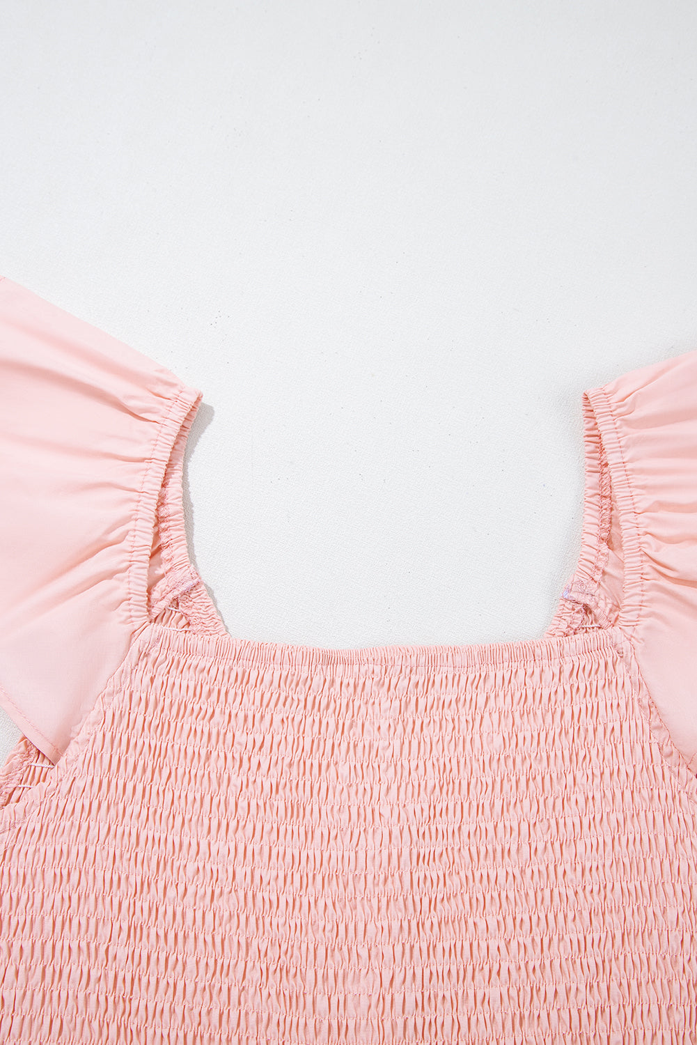 Robe longue à col V, corsage smocké et manches papillon