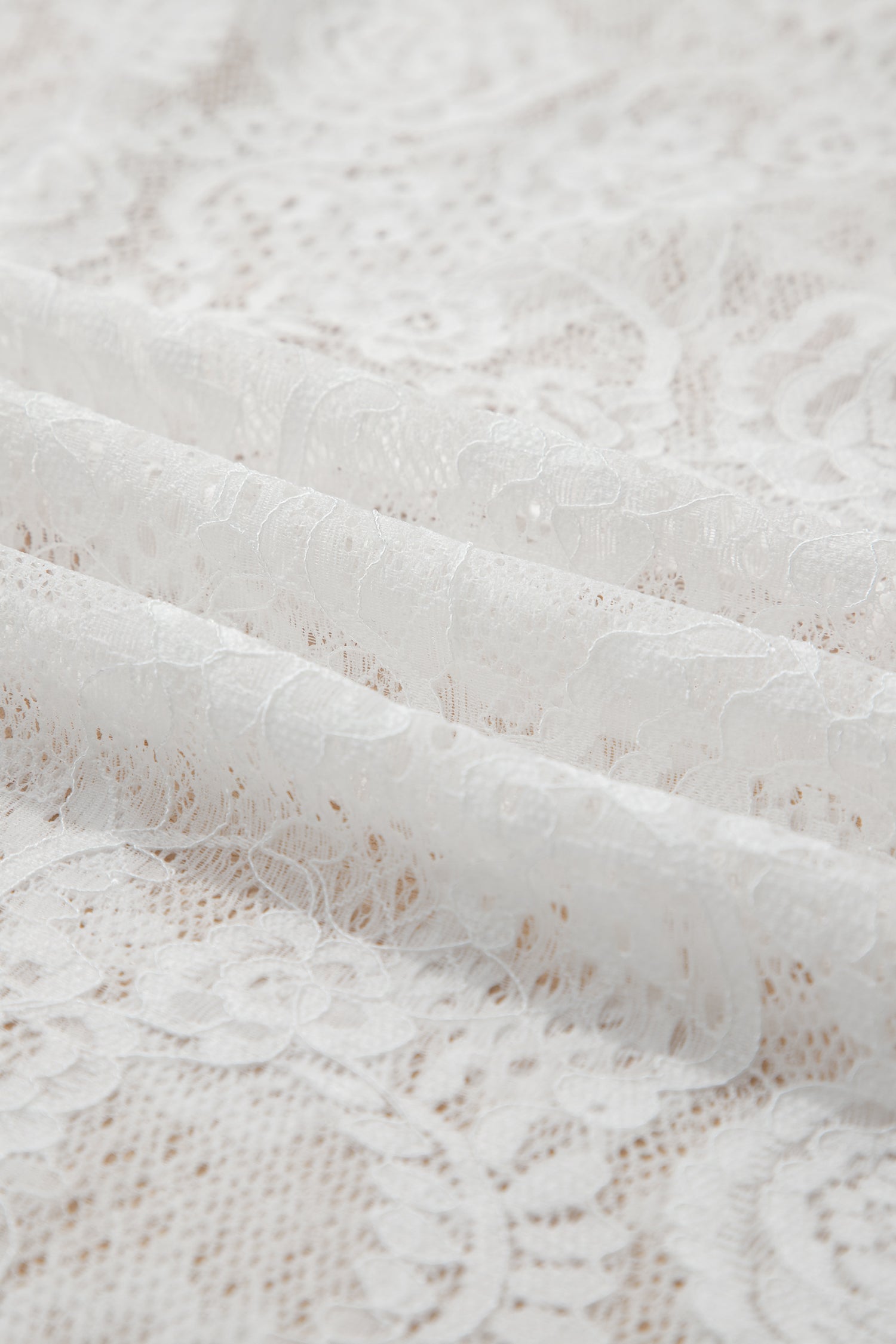Robe longue en dentelle florale à bretelles à nouer — blanc