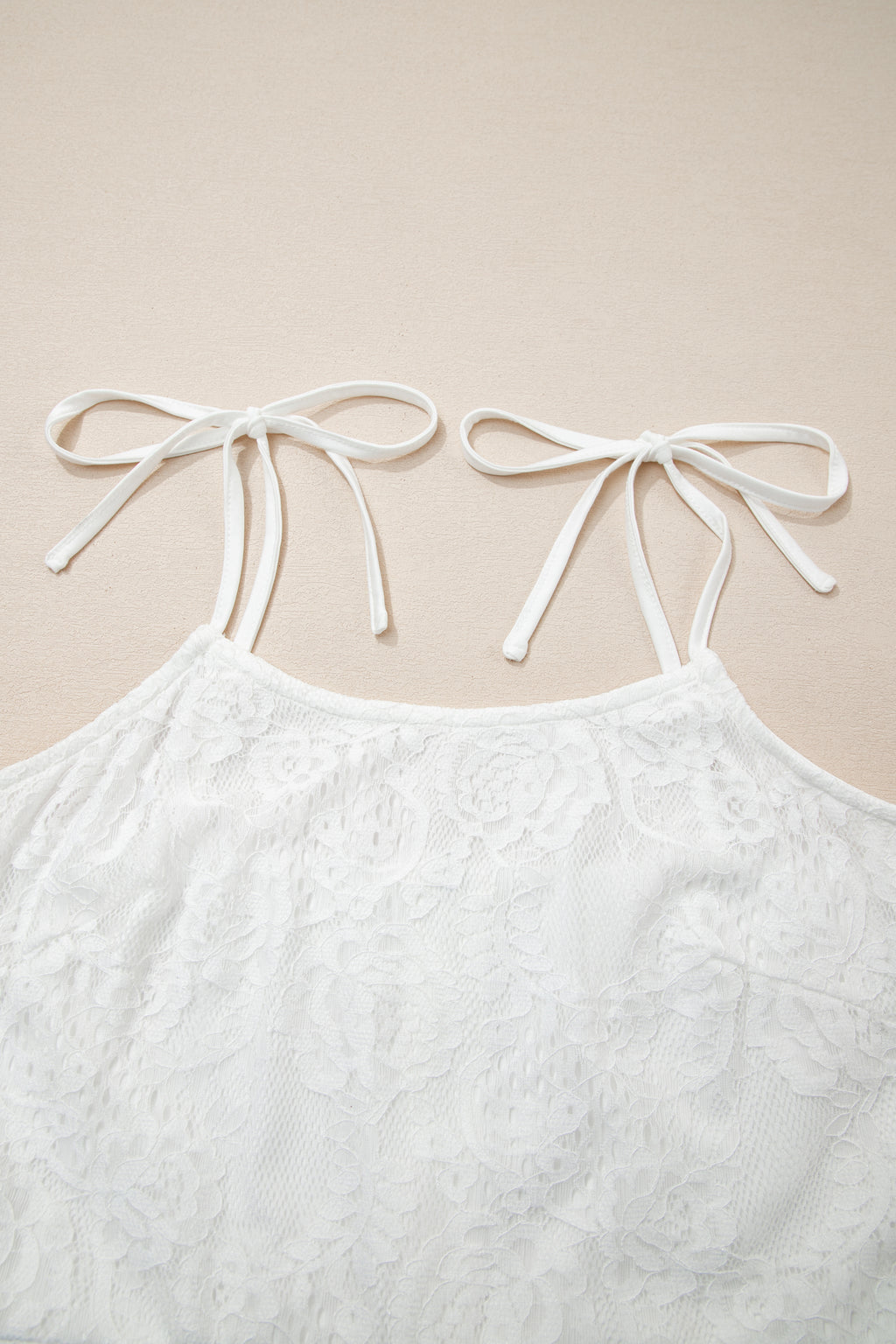 Robe longue en dentelle florale à bretelles à nouer — blanc