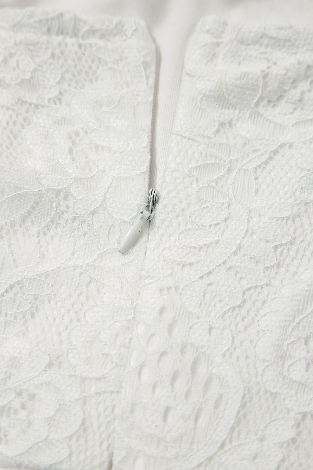 Robe longue en dentelle florale à bretelles à nouer — blanc