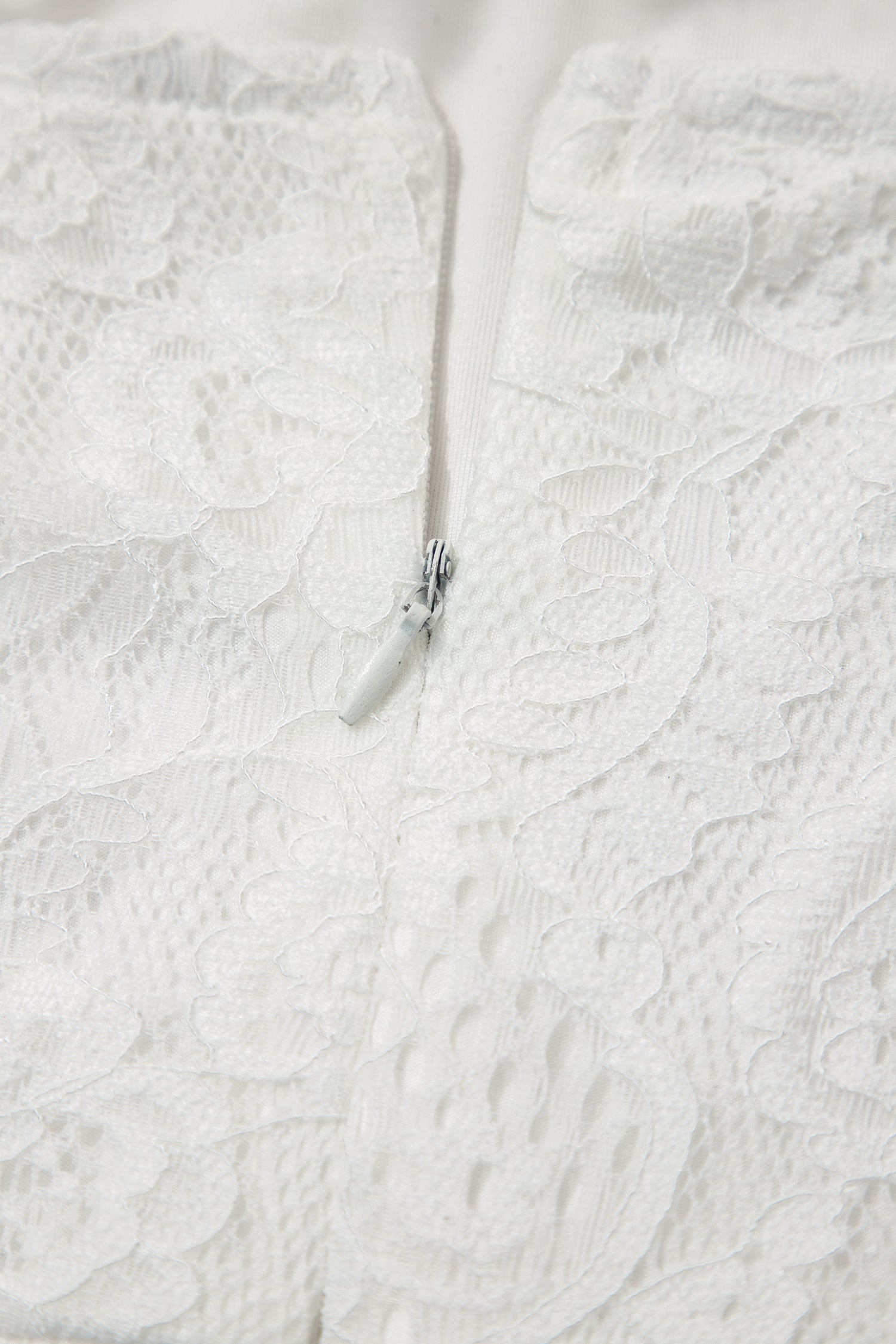 Robe longue en dentelle florale à bretelles à nouer — blanc