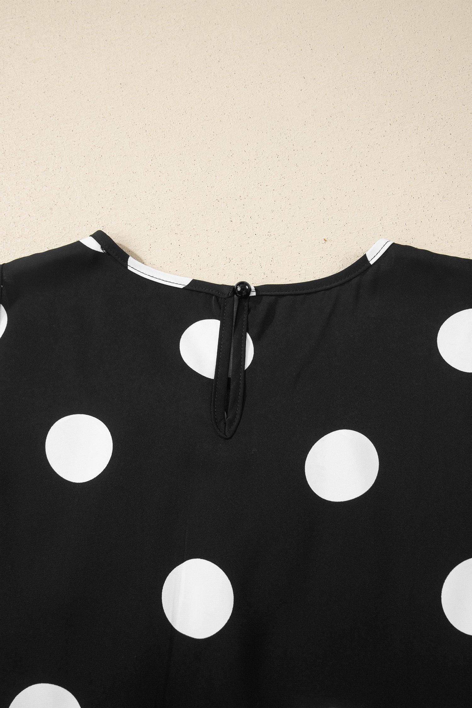 Ensemble deux pièces à pois noirs — débardeur plissé col rond et pantalon jambes larges