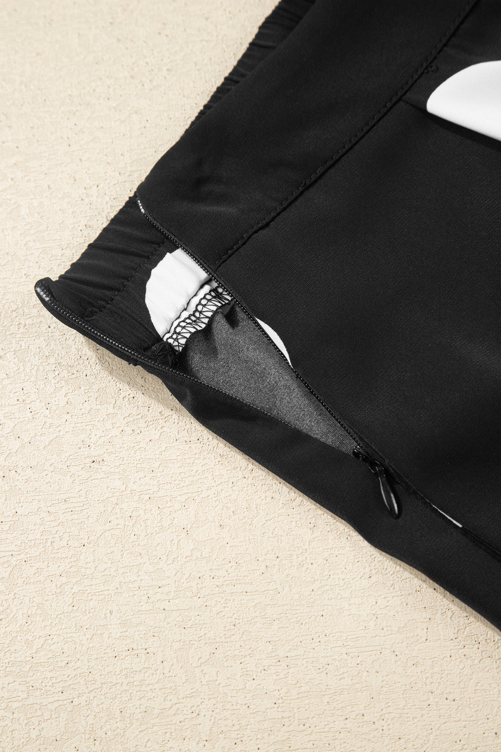 Ensemble deux pièces à pois noirs — débardeur plissé col rond et pantalon jambes larges