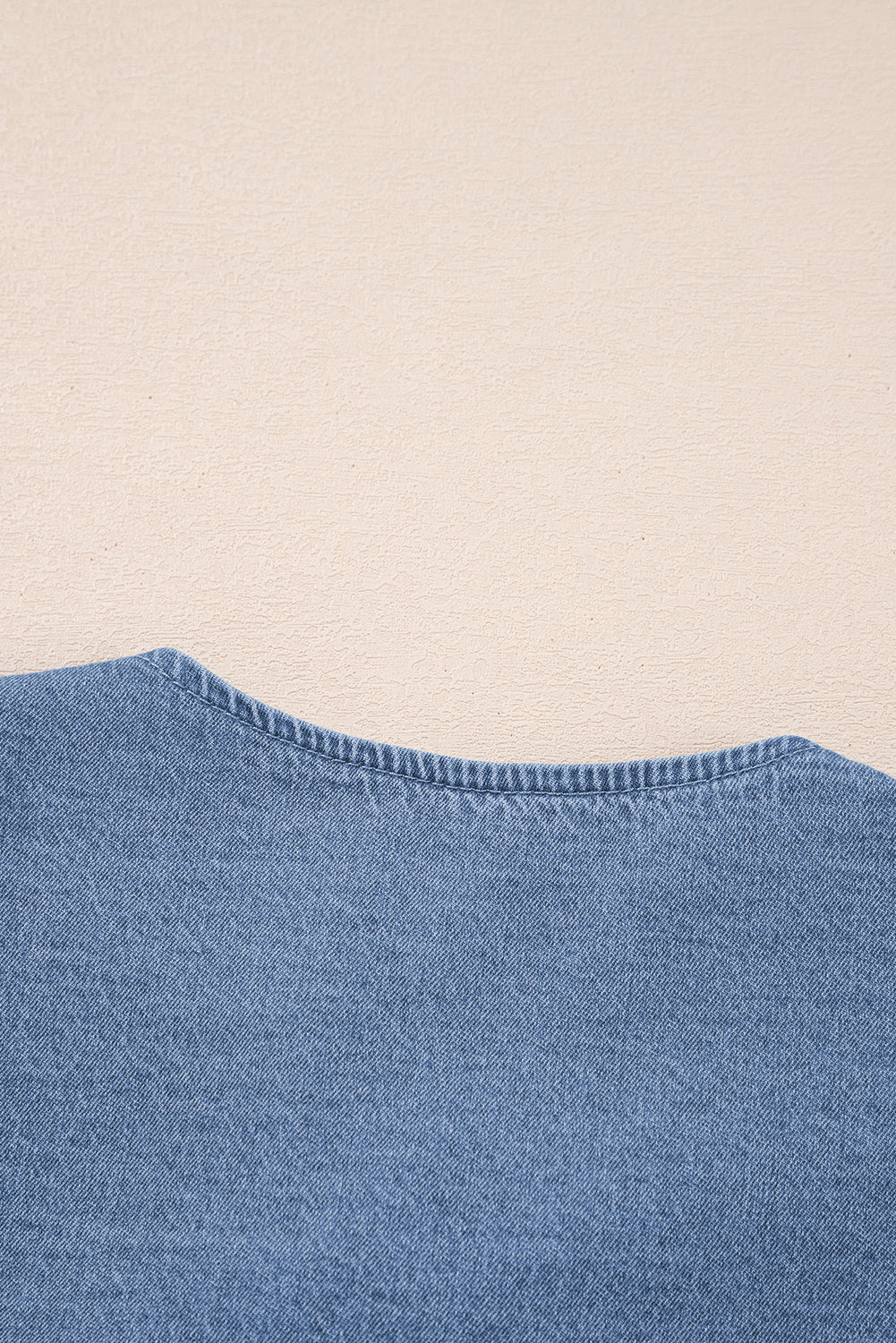 Chemise en Jean Péplum — Manches Bouffantes et Nœuds Papillon, Bleu Crépuscule