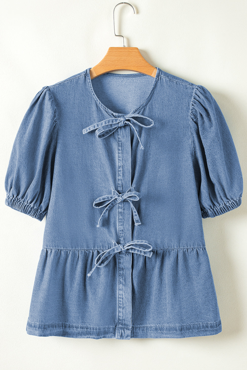 Chemise en Jean Péplum — Manches Bouffantes et Nœuds Papillon, Bleu Crépuscule