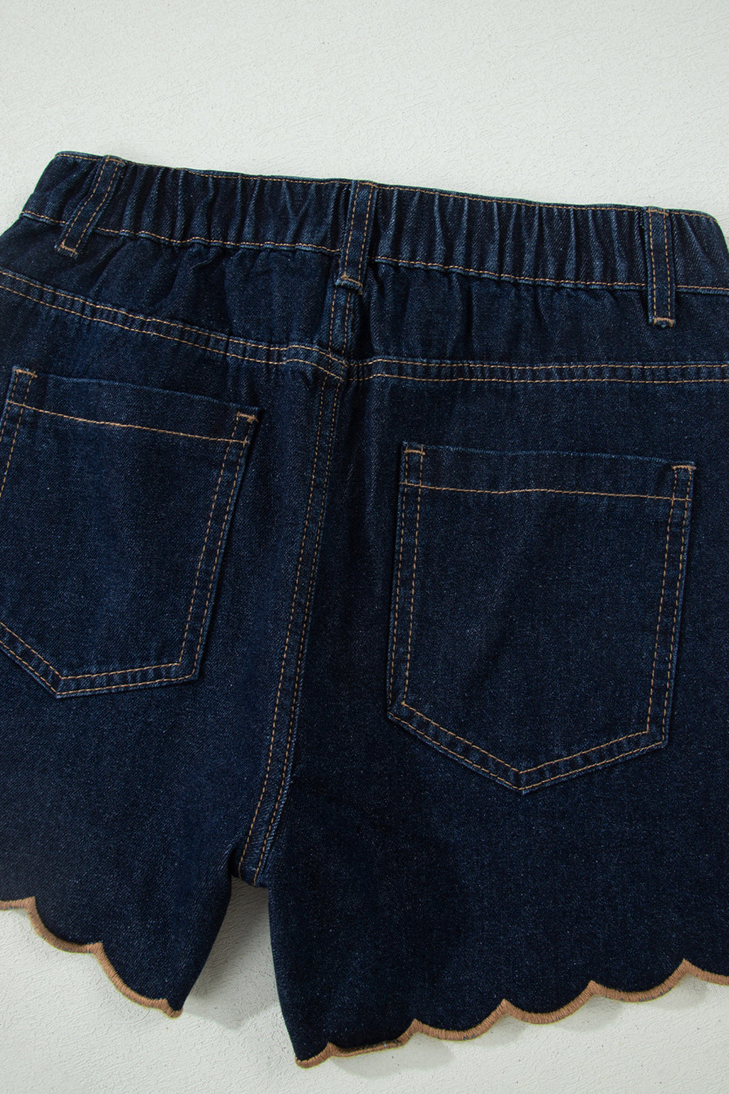 Short en jean à bordure festonnée — Bleu marine