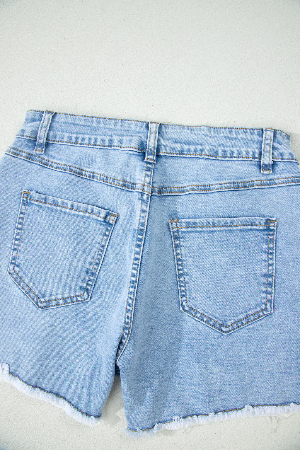Short en jean taille haute effiloché — Bleu myosotis délavé