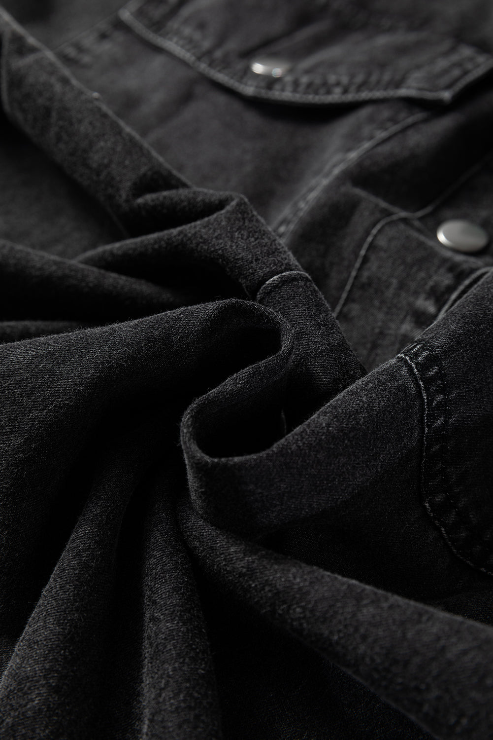 Robe Chemise Ample en Jean — Ourlet Brut et Poches Poitrine