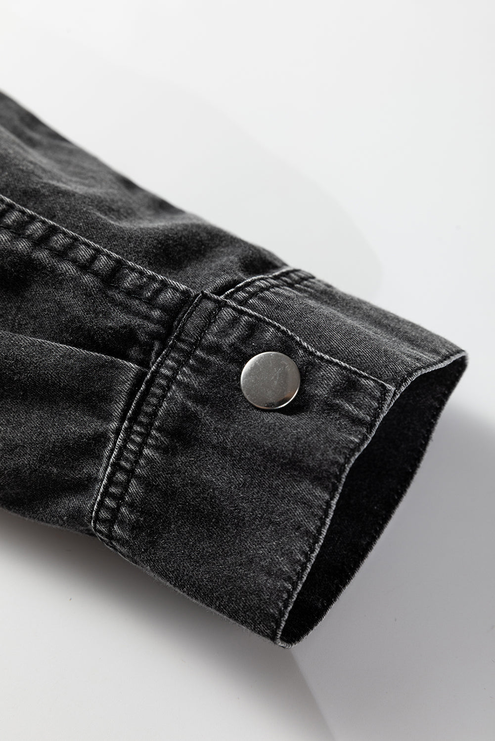 Robe Chemise Ample en Jean — Ourlet Brut et Poches Poitrine