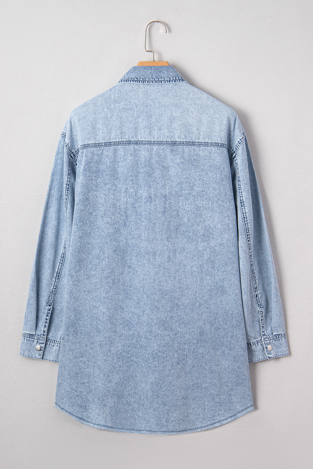 Robe Chemise Ample en Jean — Ourlet Brut et Poches Poitrine