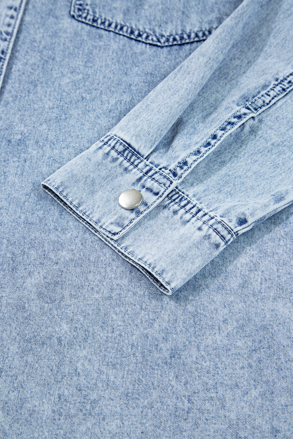 Robe Chemise Ample en Jean — Ourlet Brut et Poches Poitrine