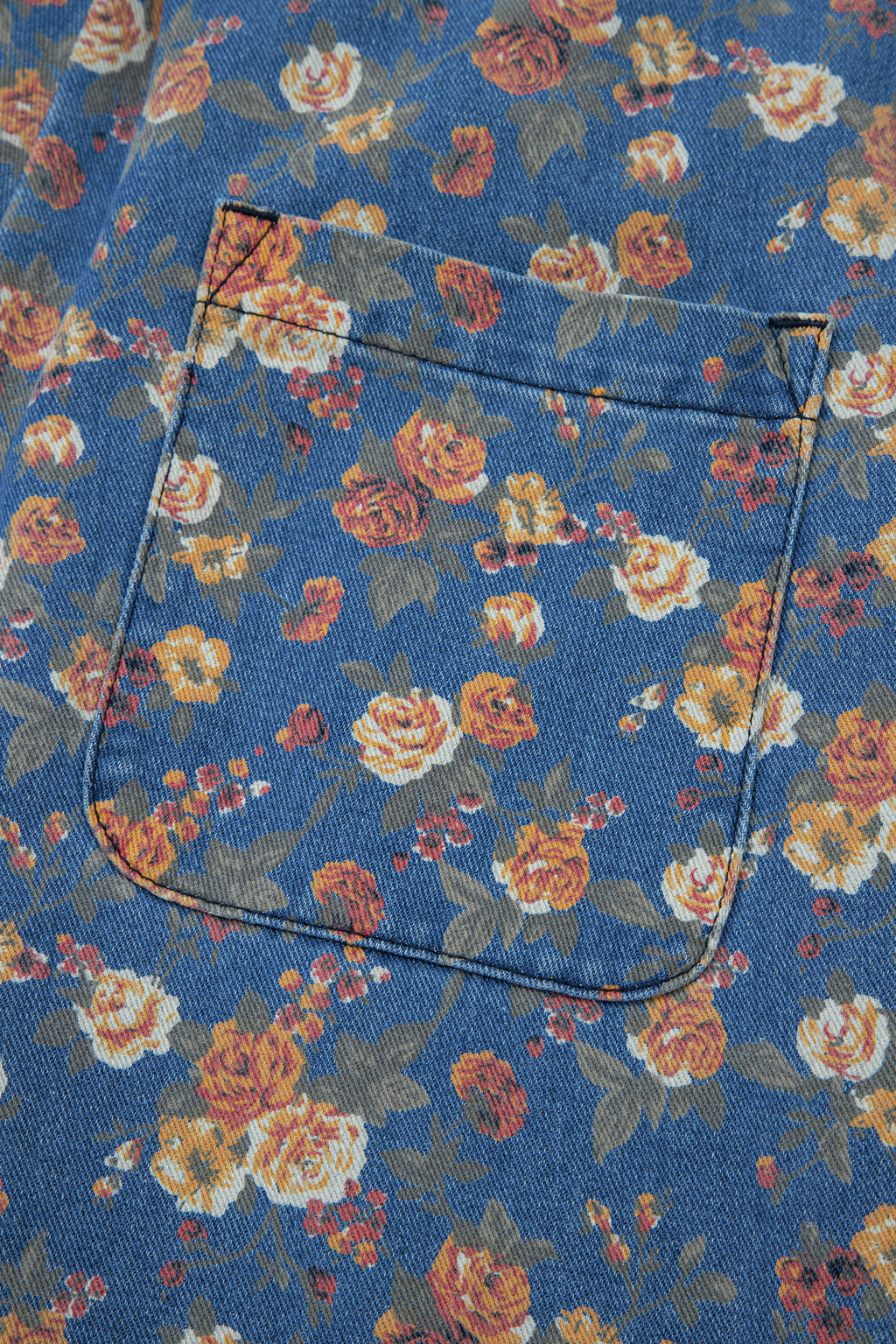 Combinaison salopette ample en jean plissé à imprimé rose vintage