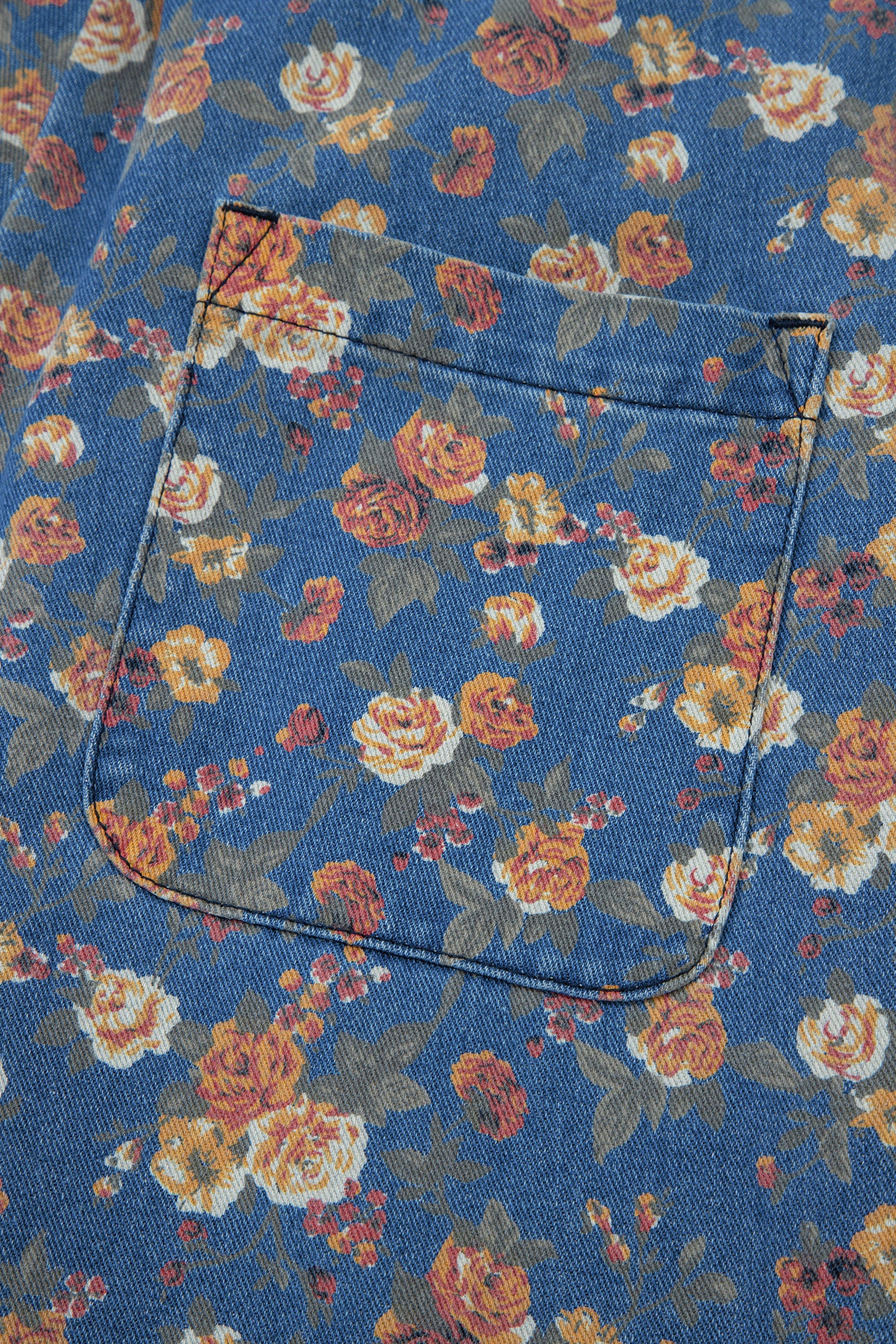 Combinaison salopette ample en jean plissé à imprimé rose vintage