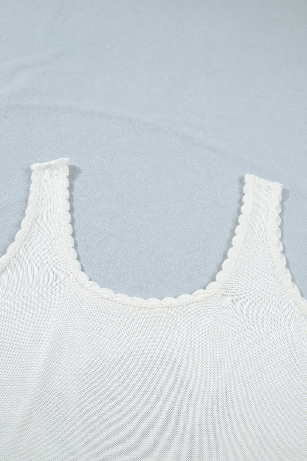 Débardeur en maille florale rétro grande taille — col carré festonné, sans manches