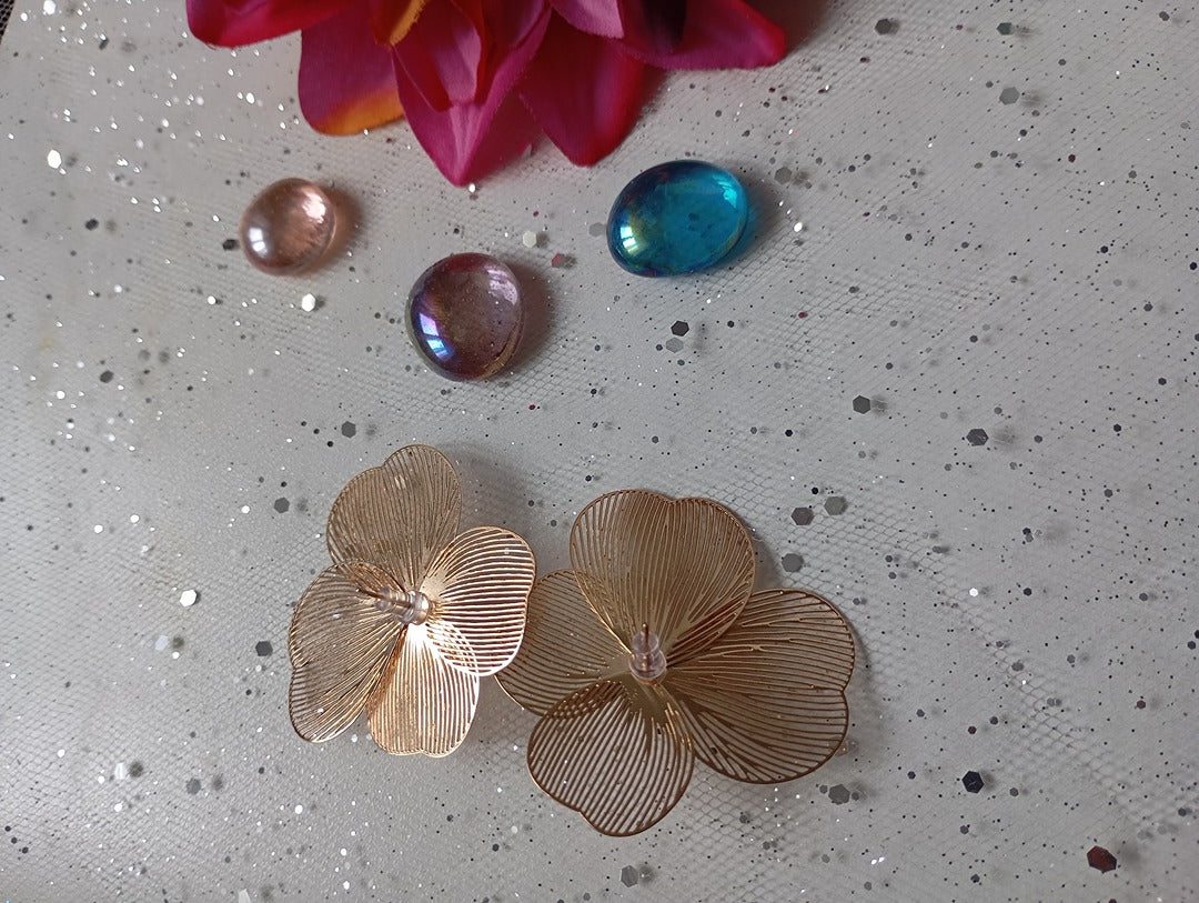 Boucles d'oreilles fleurs avec perle d'imitation - neuf - en acier inoxydable plaqué or