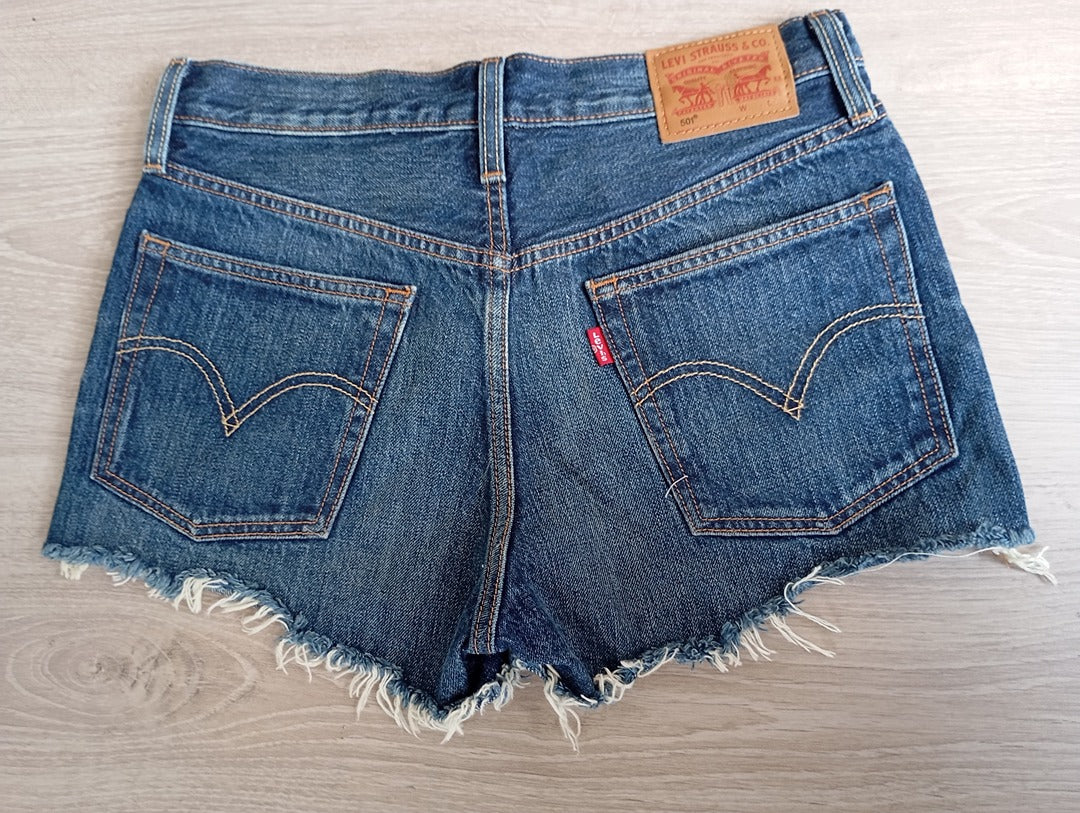 Super short en jean Levi's 501 taille S - Bleu en super état - W26