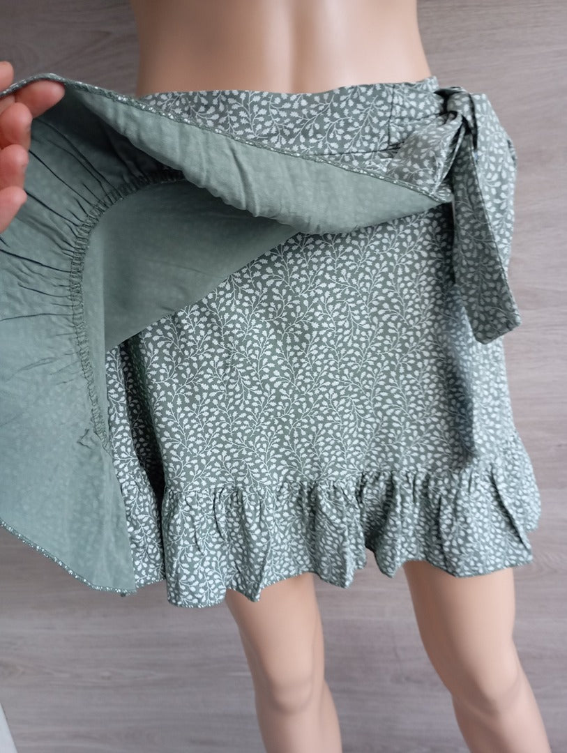 Jolie jupe courte coupe portefeuille - Made in Italy taille S/m - Vert - motif floral - 100% viscose