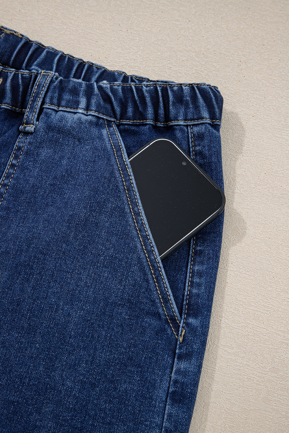 Jean Large Taille Haute – Ourlet Brut, Poches Cargo & Cordon