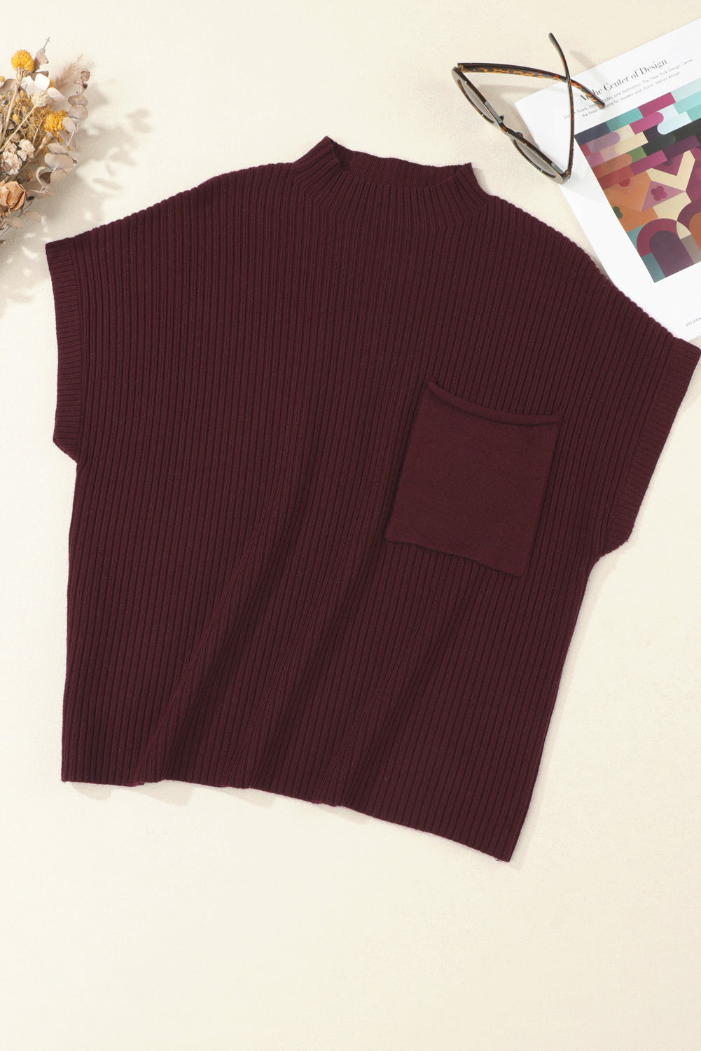Pull Gris Maille Côtelée – Col Montant, Manches Courtes & Poche Plaquée