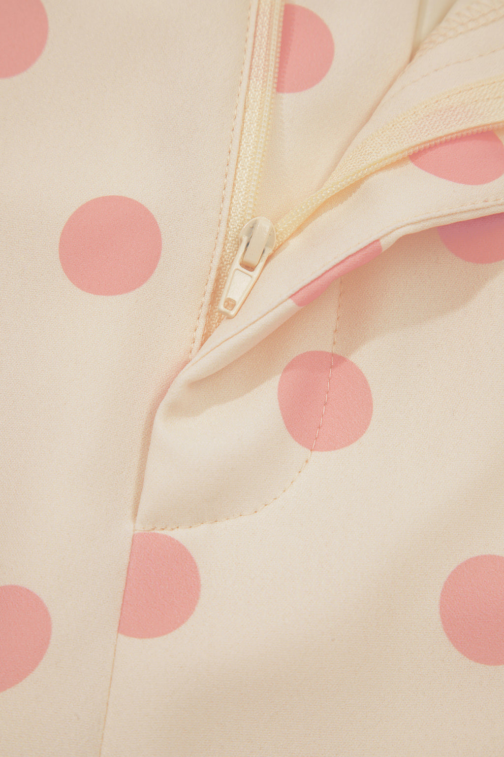 Pantalon à pois – coupe droite taille mi-haute