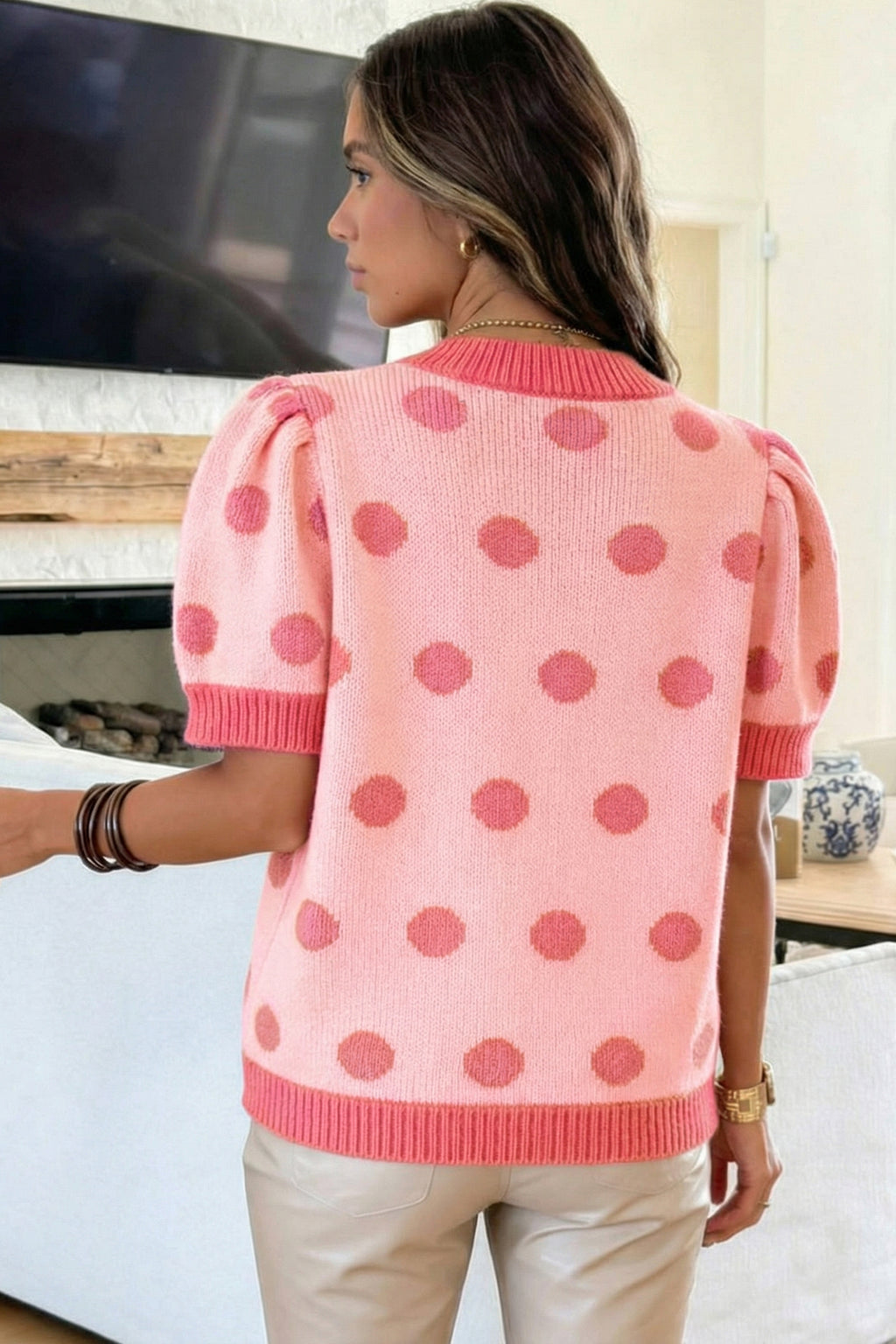 Pull Bleu Ciel à Pois Blancs – Col en V, Manches Courtes Bouffantes