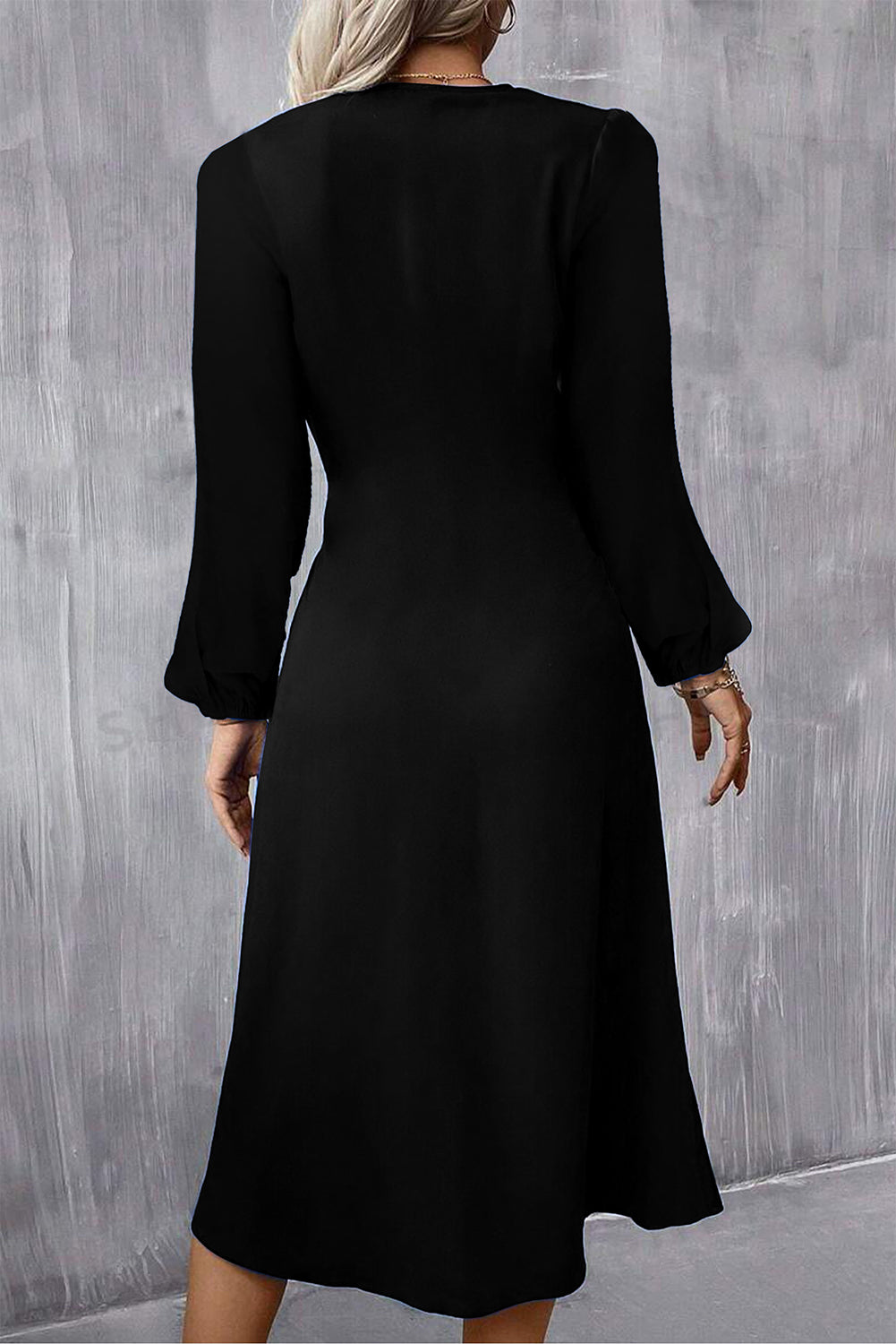 Robe midi ajustée-évasée à manches bouffantes et fronces à la taille — rouge ardent / noir