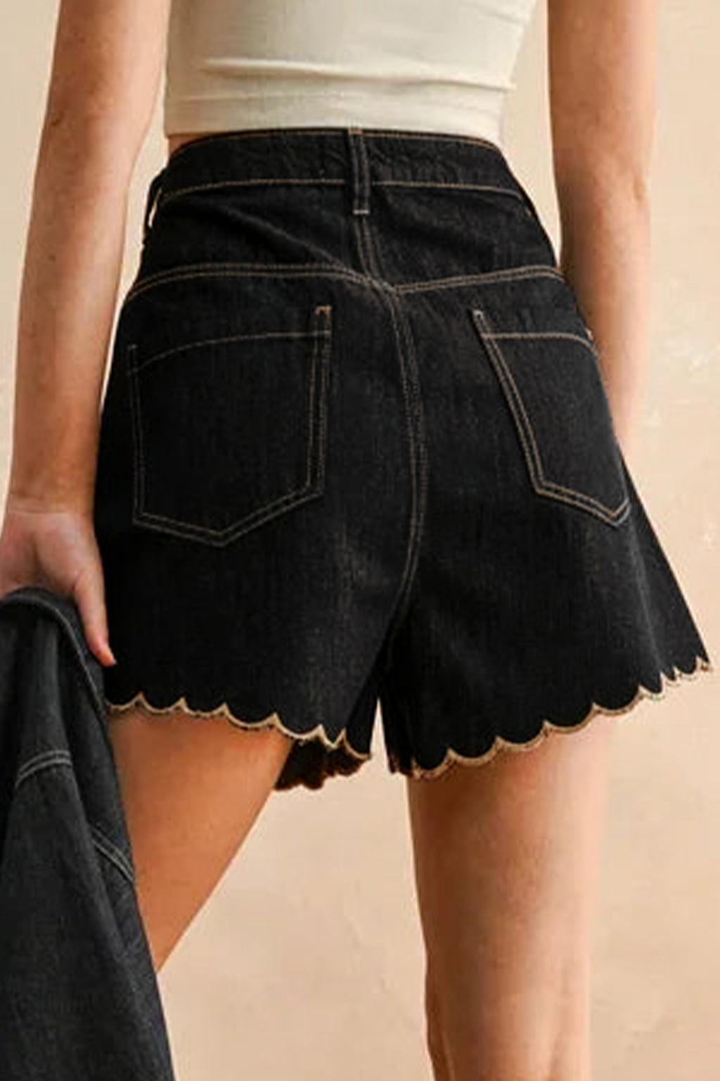 Short en jean à bordure festonnée — Bleu marine