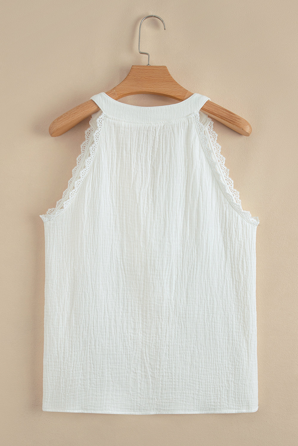 Top Blanc Sans Manches – Col V & Bordure Dentelle Froissée