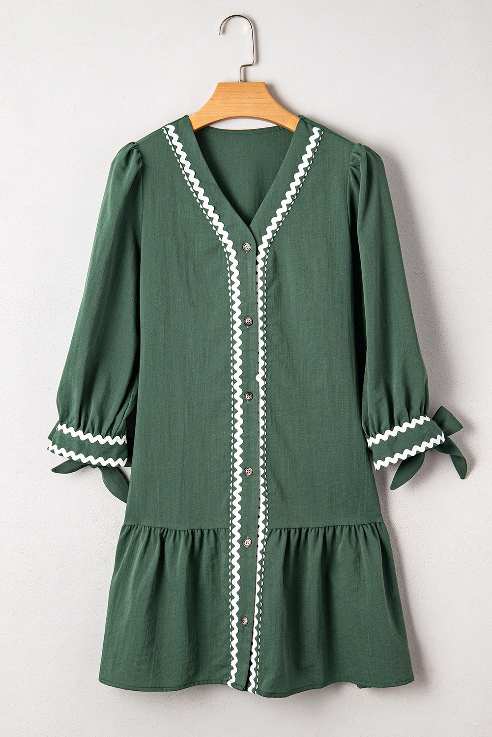 Robe mini vert canton à col V boutonné, bordure contrasée et manches bracelet nouées