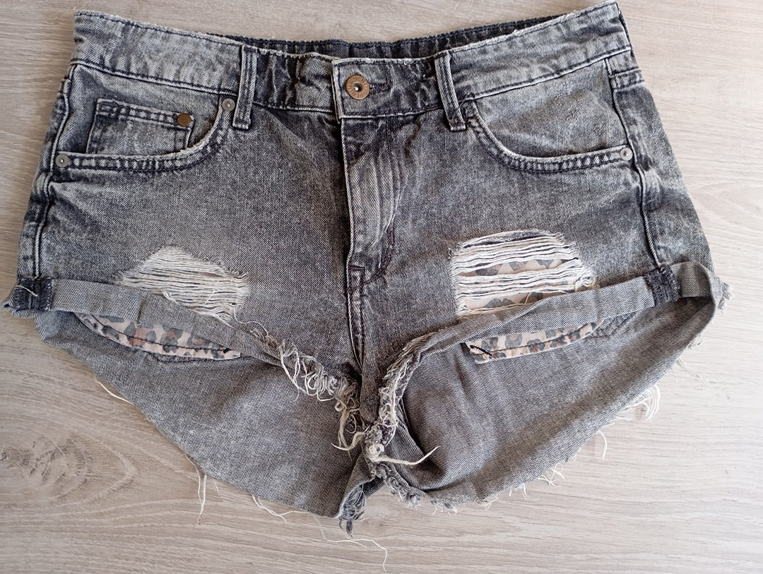 Joli short en jean H&m taille S - Gris en très bon état