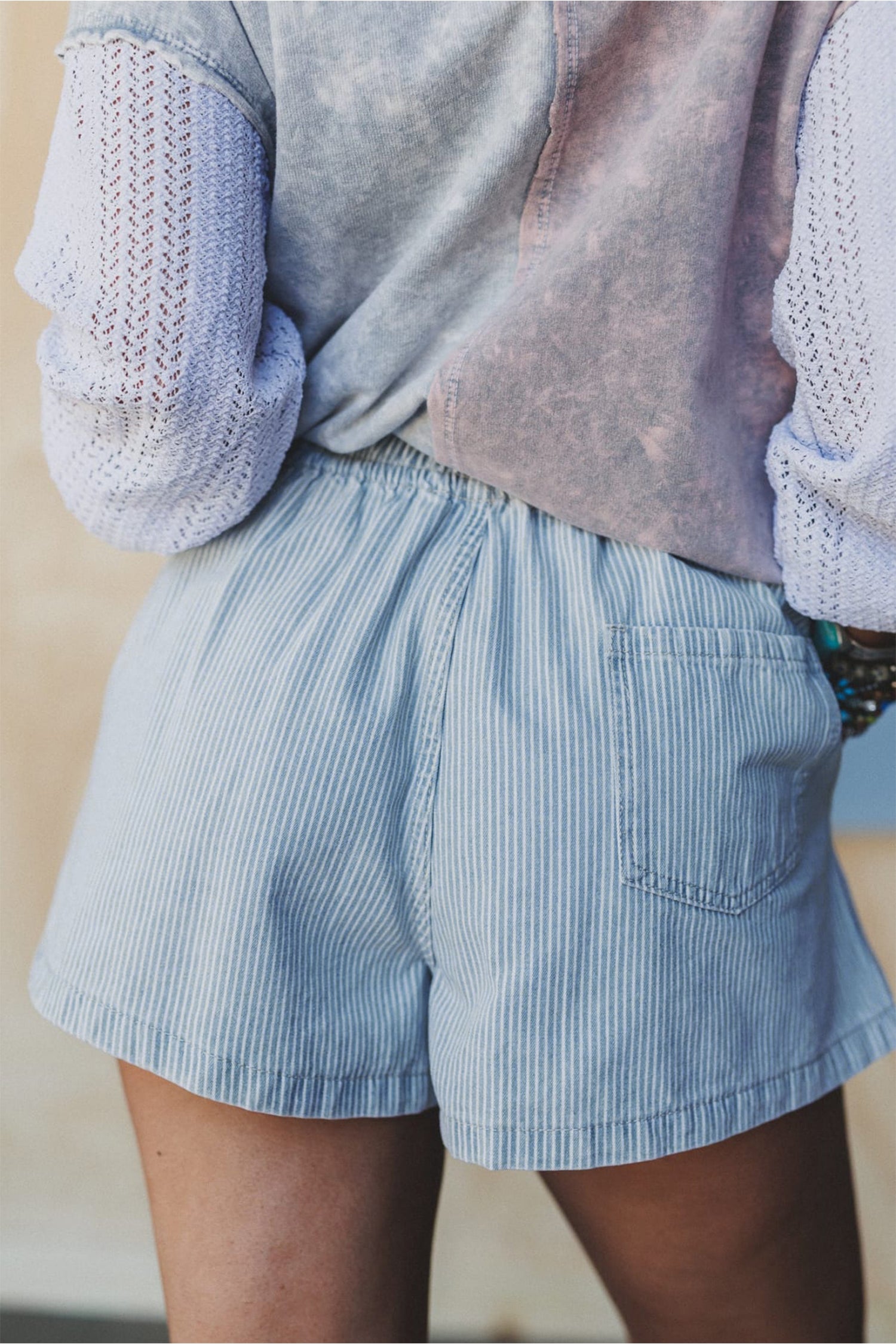 Short en jean rayures bleu ciel — Taille élastique & cordon