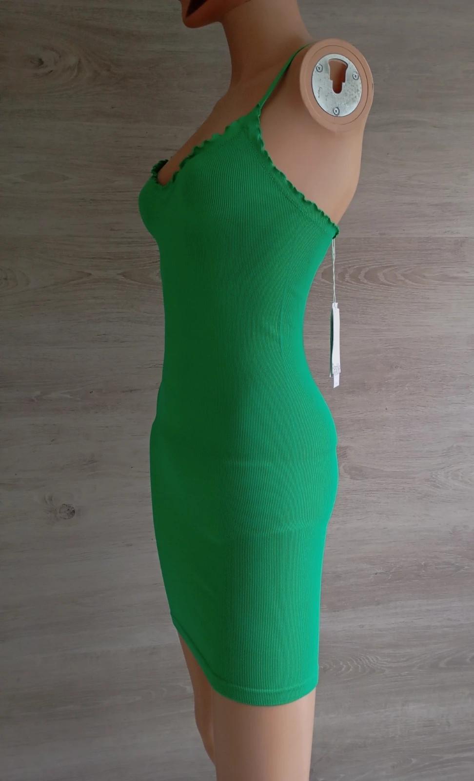 Belle robe d'été Bershka taille Xs/s - Vert - Neuf avec étiquette - matière douce