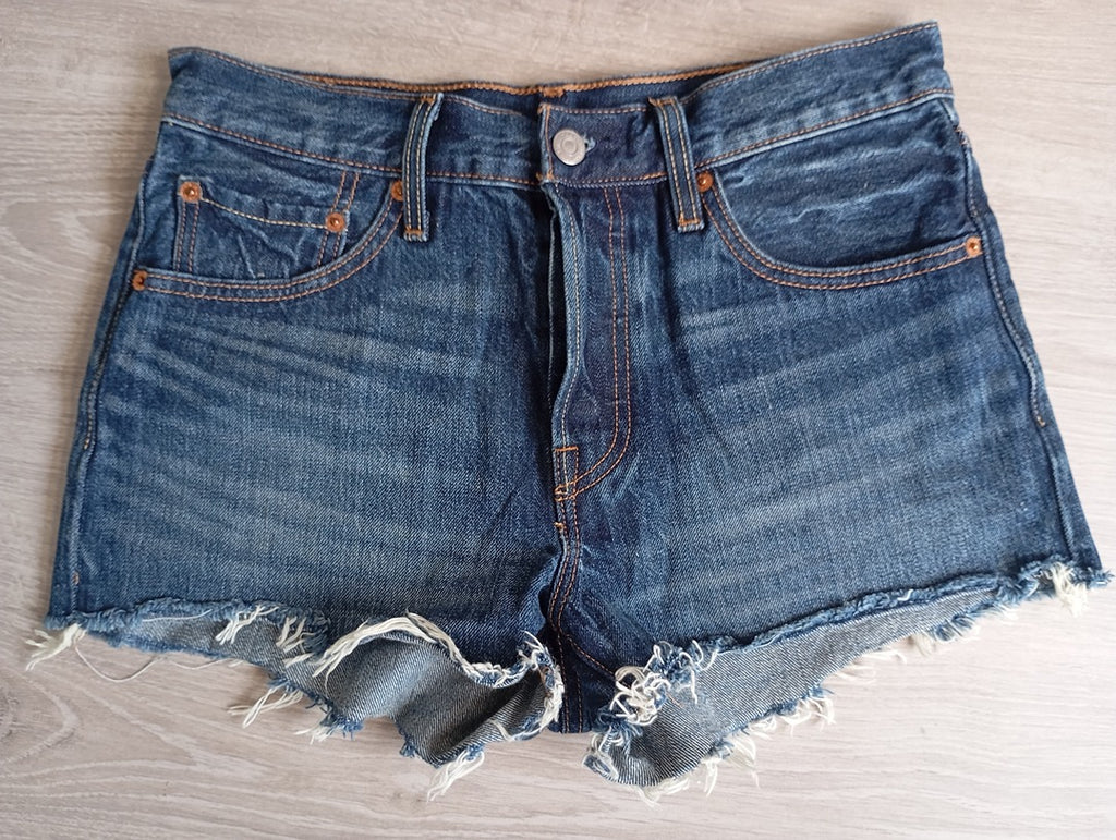 Super short en jean Levi's 501 taille S - Bleu en super état - W26
