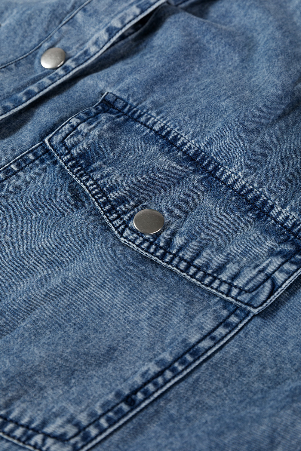 Robe Chemise Ample en Jean — Ourlet Brut et Poches Poitrine