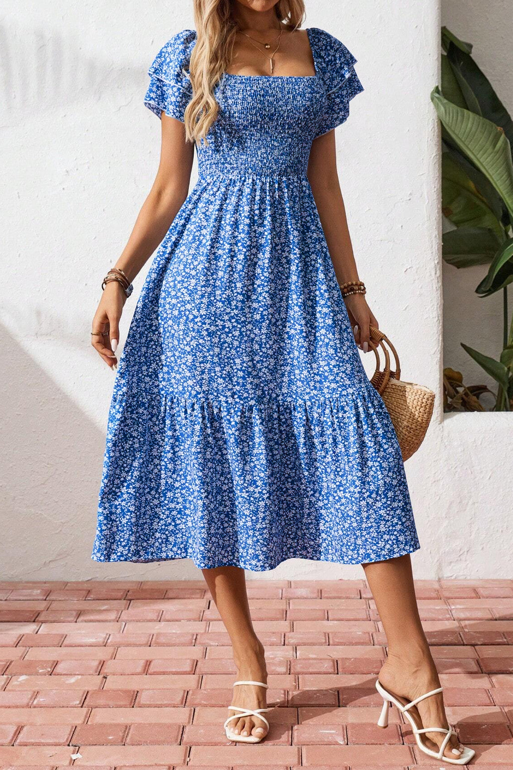 Robe Florale Beige – Col Carré Smocké & Manches Courtes à Volants