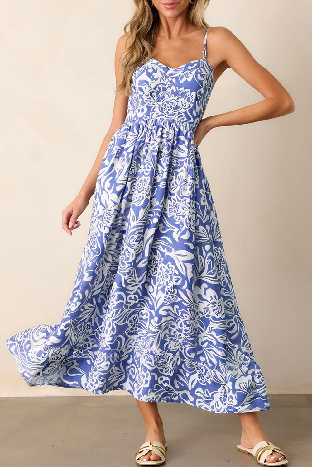 Robe maxi bleu ciel à fleurs — Bretelles spaghetti & taille haute