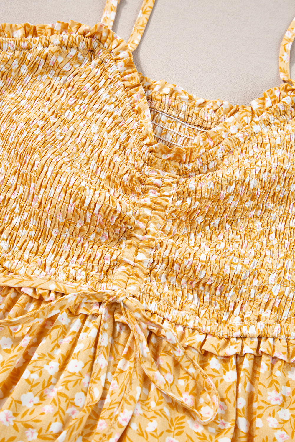 Robe longue jaune à volants & smocks — Imprimé floral bohème